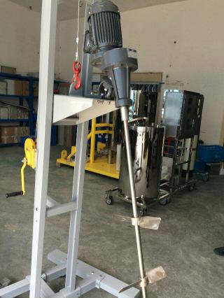 鋁合金材質(zhì)，外形美觀，結(jié)構(gòu)輕巧，操作移動(dòng)簡(jiǎn)便。