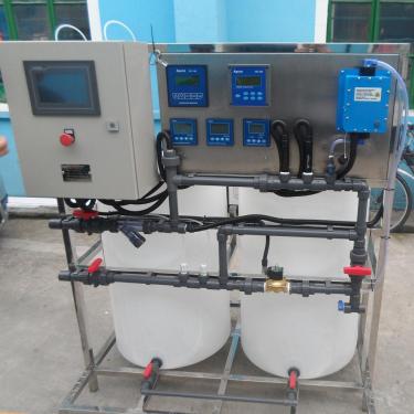 1.通過熒光示蹤原理，不管系統處于何種狀態，直接檢測水處理劑有效組份，測量誤差小于正負0.1mg/1(1mg/1)，控制誤差小于正負0.5mg/1(5mg/1).  2.BTSJ型循環水自動加藥系統處于有多條補充水管線或排污不易控制的系統優越性更明顯。  3.對于發展中的低磷和無磷配方的藥劑特別適合。  4.同時方便于原非自動加藥的升級改造，使之成為熒光示蹤加藥